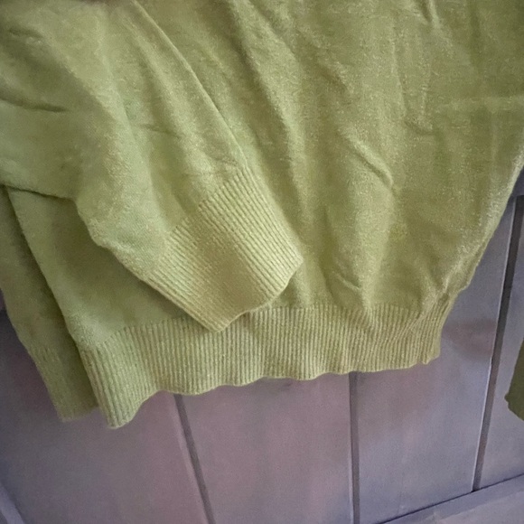 Y2K. VINTAGE 
Abercrombie & Fitch 
Men’s V Neck sweater 
Green
Sz L muscle fit - Picture 4 of 5